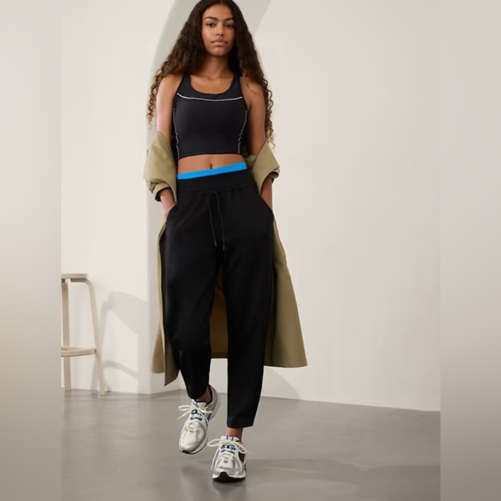 NWT Athleta Allure joggers black small